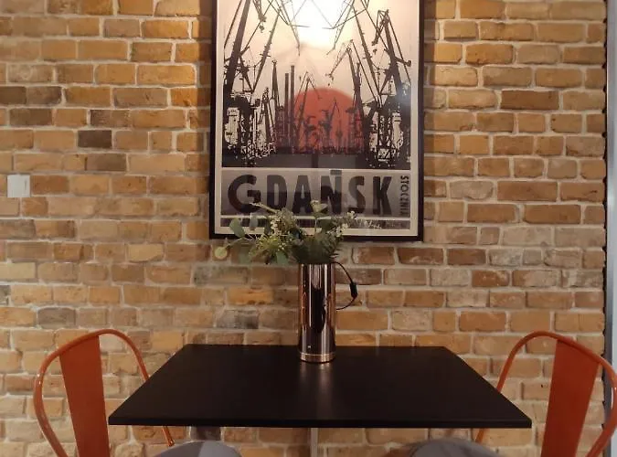 Red In The Old Town * غدانسك